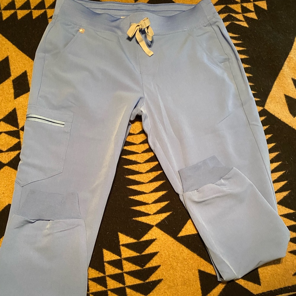 FIGS Scrub Set. NWOT.